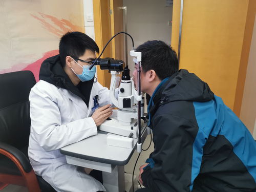这场干眼症现场 即兴 调研中,超过五分之一的员工纷纷举手
