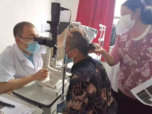 兰大一院眼科专家黎小军来陇西县二院坐诊手术