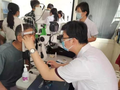 兰大一院眼科专家黎小军来陇西县二院坐诊手术