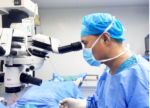 从视力模糊到重见光明 一位青年的圆锥角膜治疗之旅